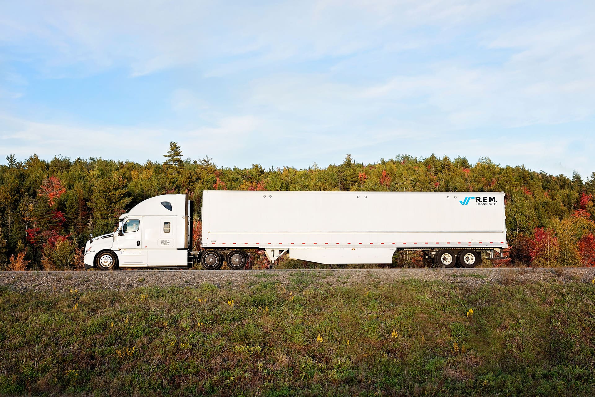 https://www.jardinetransport.ca/wp-content/uploads/2015/09/REM-Transport-trailer.jpg